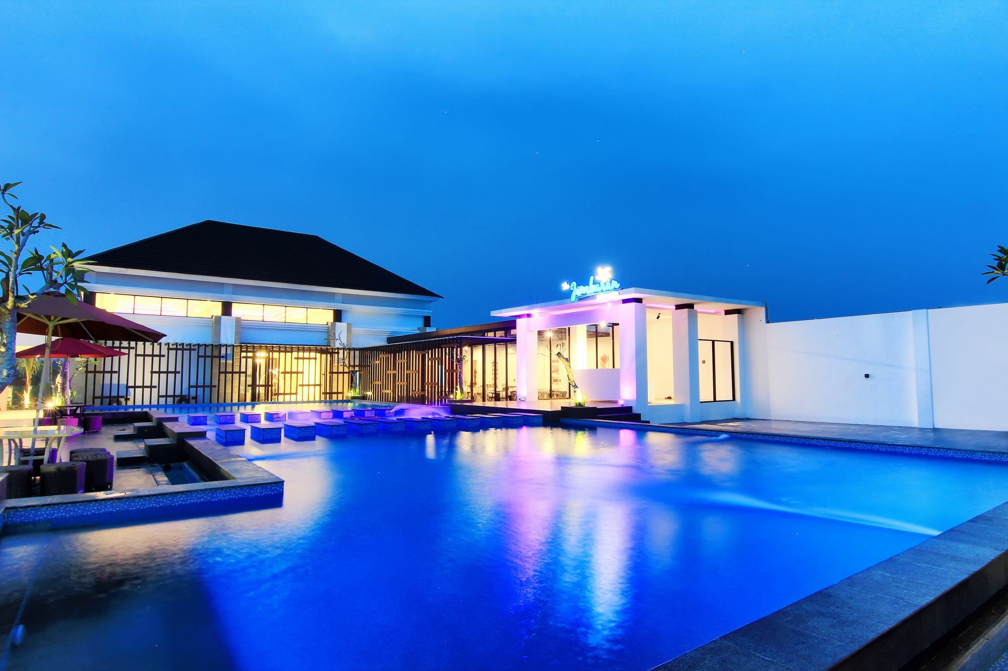 The Baliview Luxury Villas & Resto Pekanbaru Exterior photo